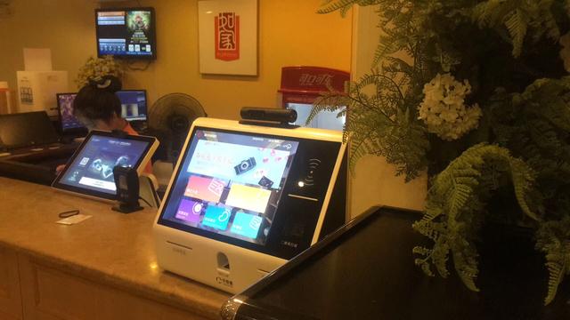 再见了前台！福建多家酒店启用智能终端，10秒自助入住引领新风尚